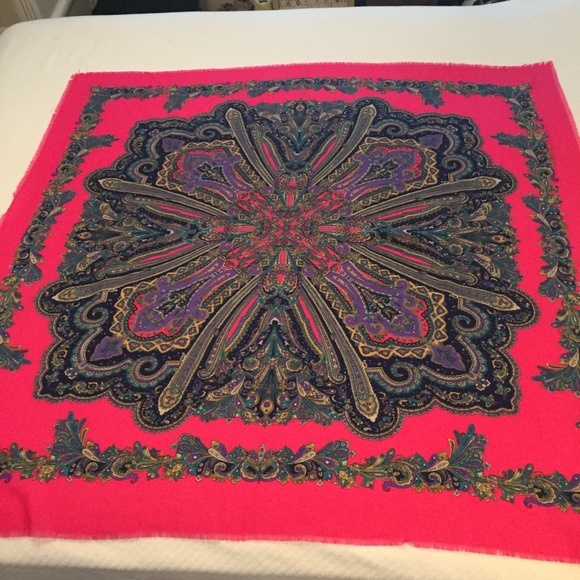 Luca Castellani Scarf   44” by 44” - Picture 6 of 8